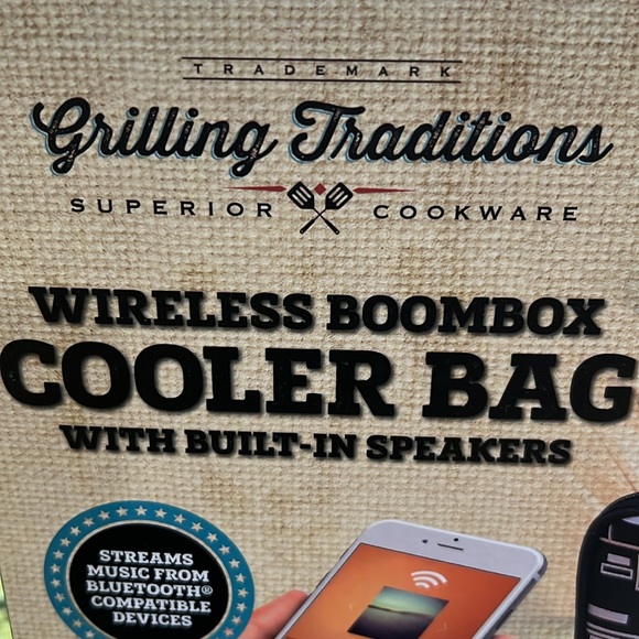 **New In Box** Grilling Traditions Wireless Boombox Cooler Bag - Picture 2 of 6